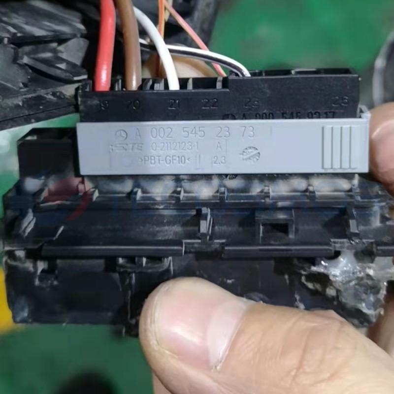 Car Connector For Mercedes Benz door shell A0009824509 core A0005459417 26 pin CT26-0007G