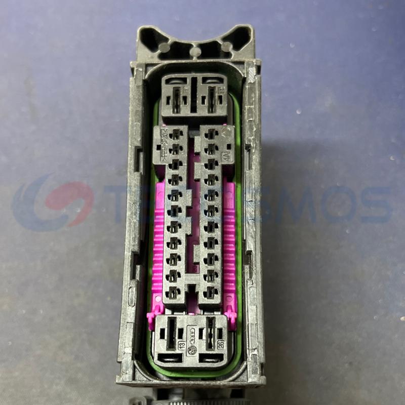 Car Connector For Volkswagen ABS pump plug For tesla 26 pin CT26-0031M