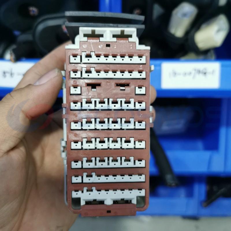 Car Connector For Battery box plug gray cover 64 pin CT64-0009M