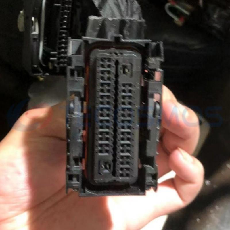 Car Connector For 66 pins are inserted into gap of For buick computer board CT66-0001M-1