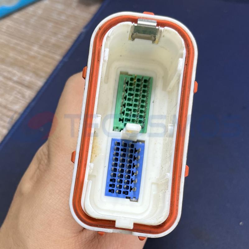 Car Connector For Infiniti Q50 left front door large plug 72 pin CT72-0005G