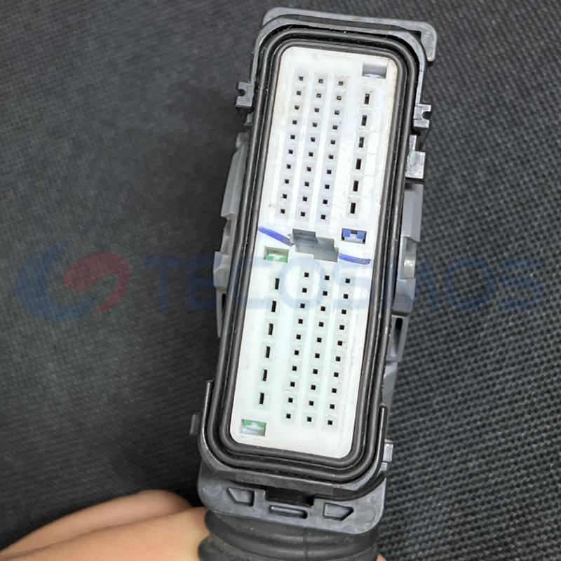 Car Connector For Infiniti Q50 left front door large plug 72 pin CT72-0005M