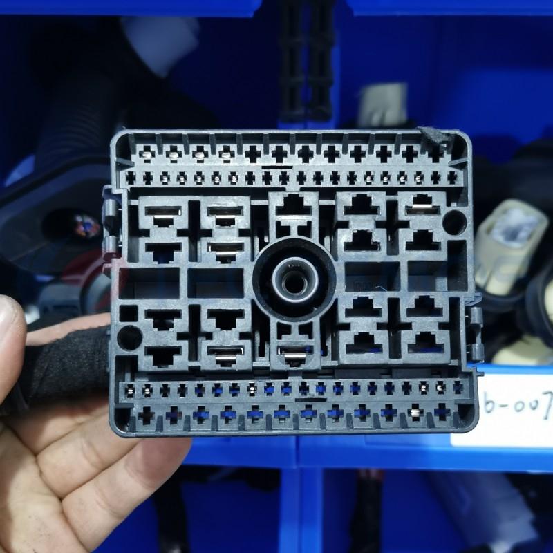 Car Connector For Battery box plug 82 pin CT82-0001M